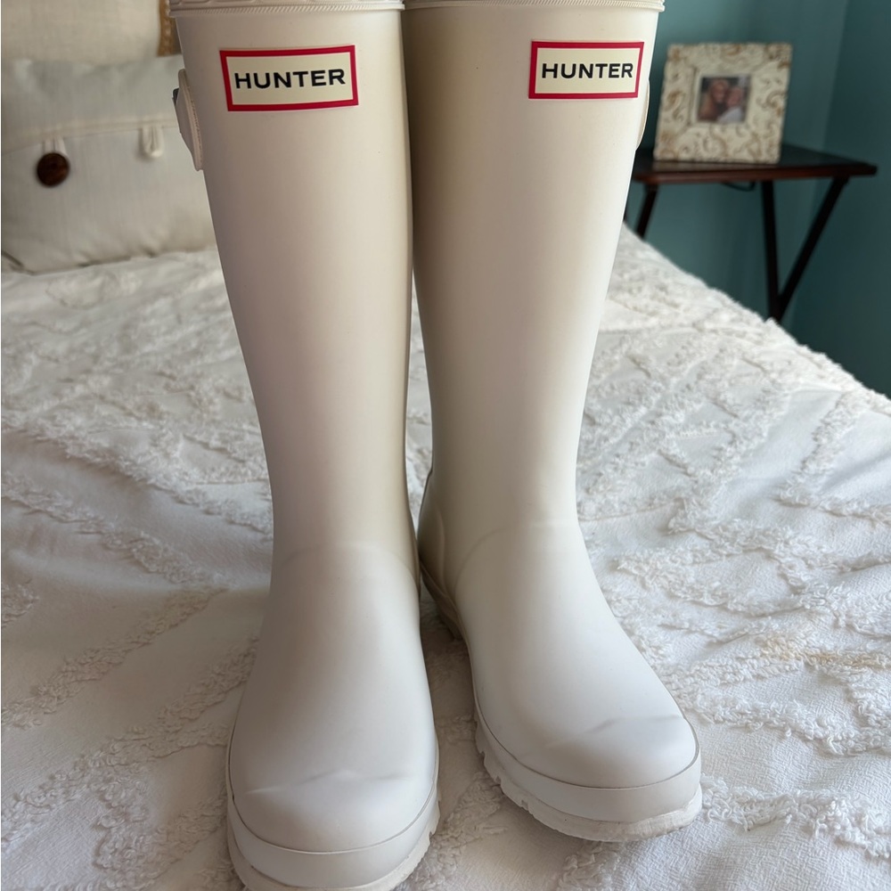 Hunter Original Rain Boots in white with Red Logo